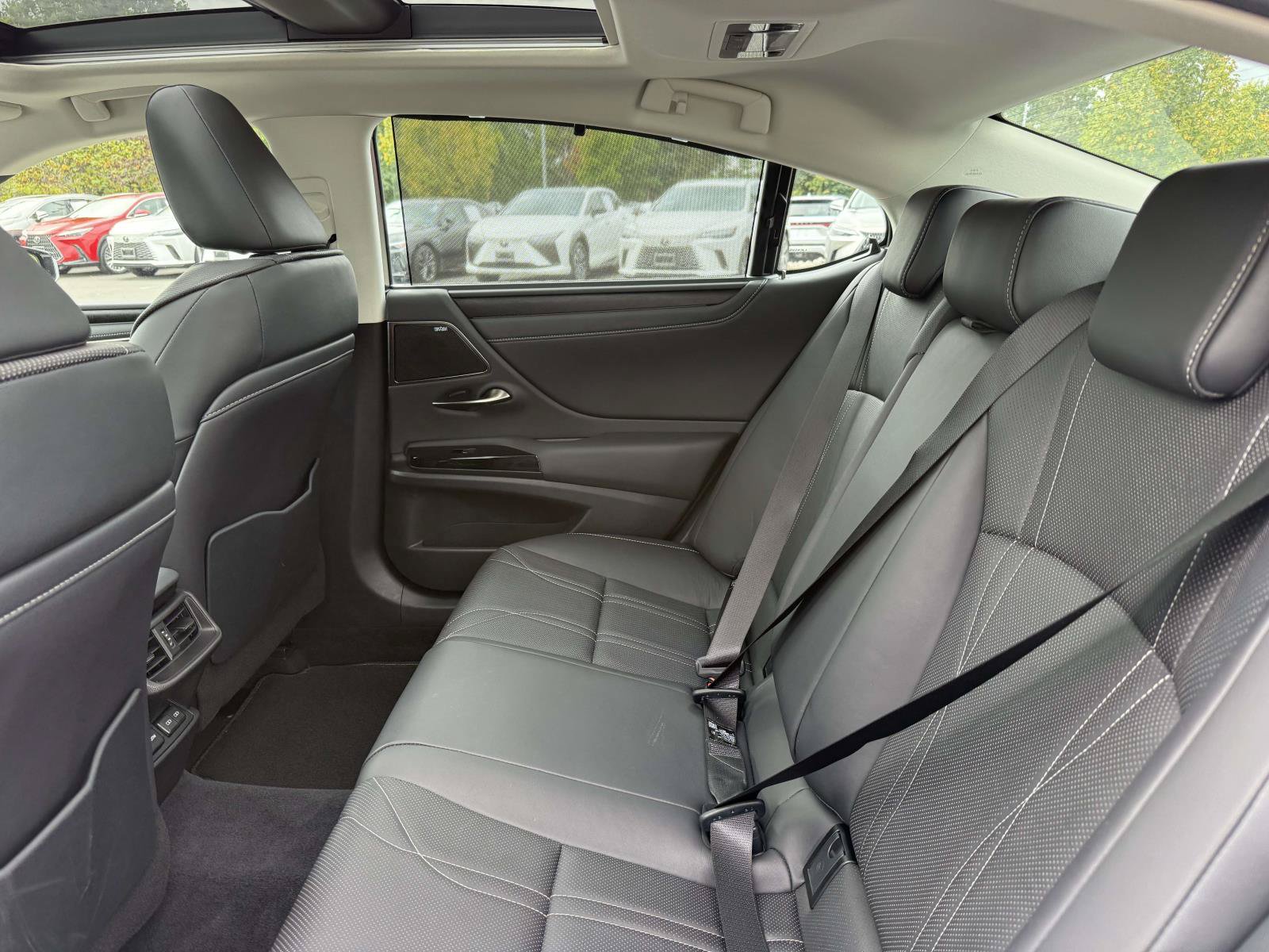 Used 2024 Lexus ES 350 Ultra Luxury w/ Accessory Package (Z2) FWD image 16