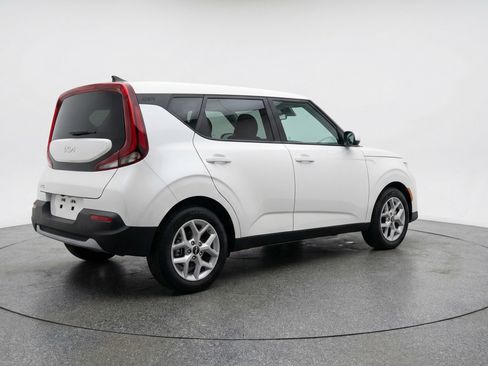 Used 2025 Kia Soul LX w/ LX Technology Package FWD image 9