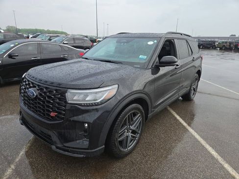 Used 2025 Ford Explorer ST AWD/4WD image 4