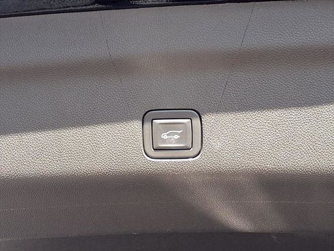 Used 2023 Cadillac Escalade ESV Premium Luxury image 8