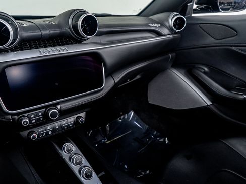 Used 2019 Ferrari Portofino image 44