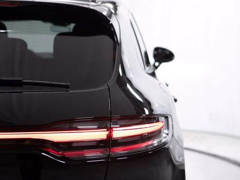 Certified 2026 Porsche Macan AWD/4WD image 21