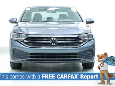 Certified 2022 Volkswagen Jetta SE image 2