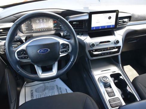Used 2021 Ford Explorer XLT RWD image 3