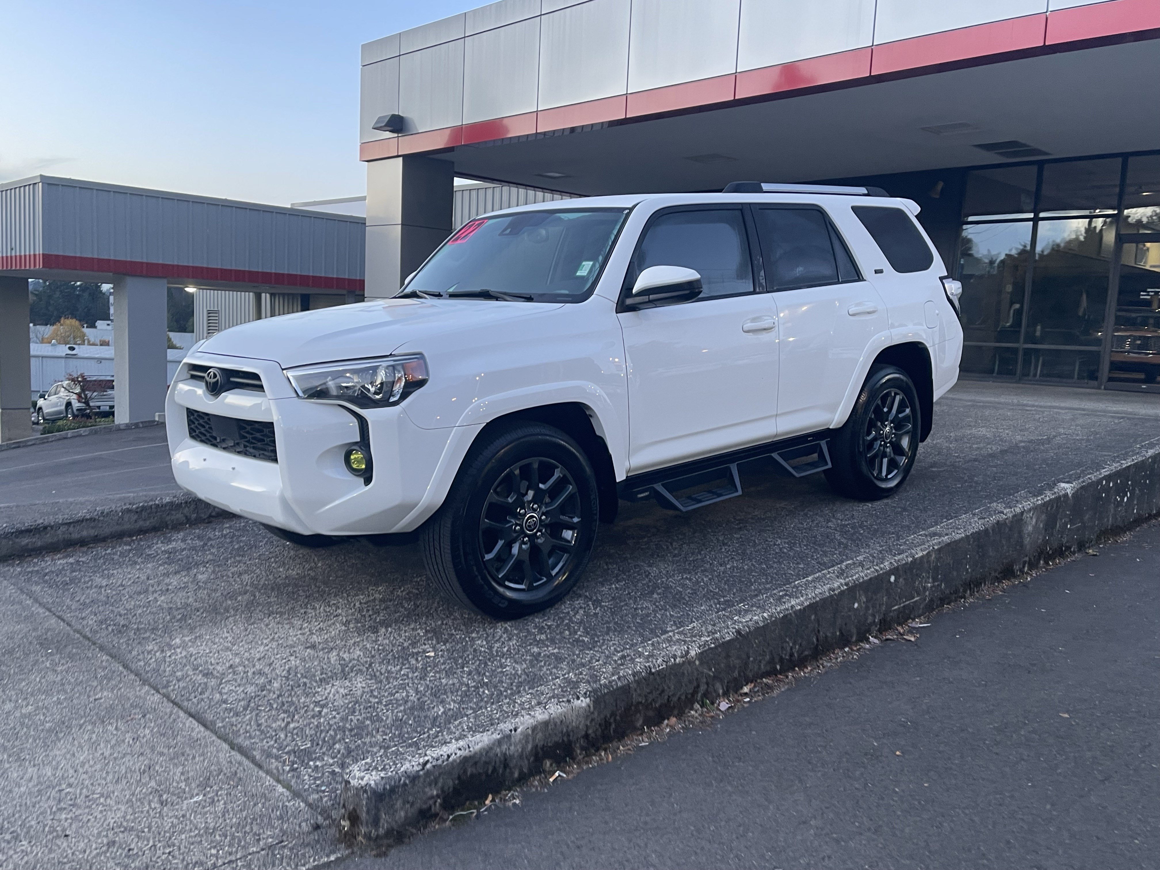 Used 2022 Toyota 4Runner SR5 AWD/4WD image 4