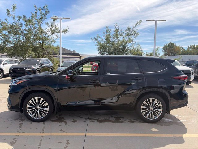 Used 2024 Toyota Highlander Limited AWD/4WD image 4
