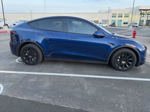 Used 2023 Tesla Model Y Long Range image 4