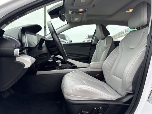 Used 2024 Hyundai Elantra Limited image 35