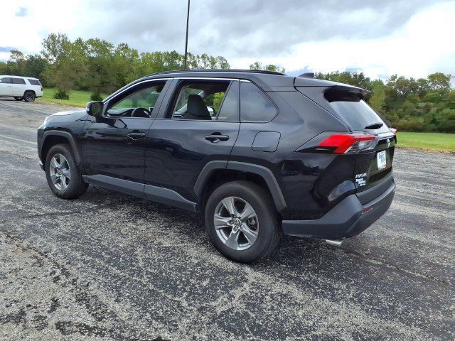 Used 2025 Toyota RAV4 XLE AWD/4WD image 9