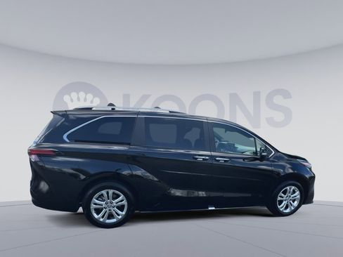 Used 2024 Toyota Sienna Platinum image 12