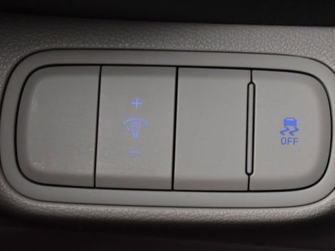 Used 2023 Hyundai Venue SEL FWD image 24