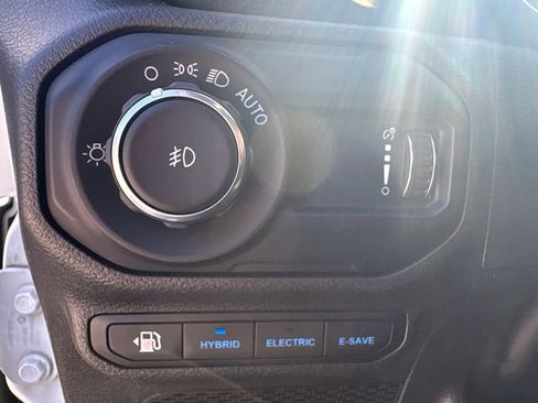 Used 2023 Jeep Wrangler Unlimited Sahara AWD/4WD image 24