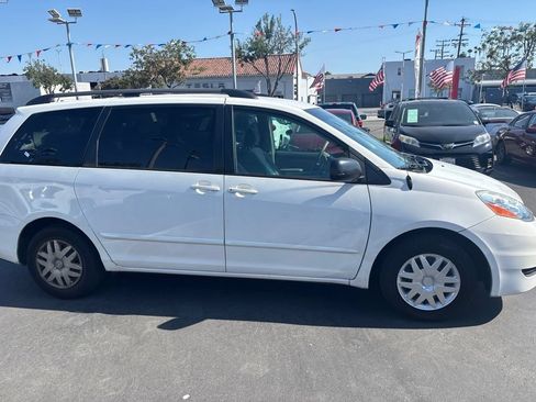 Used 2008 Toyota Sienna LE FWD image 3