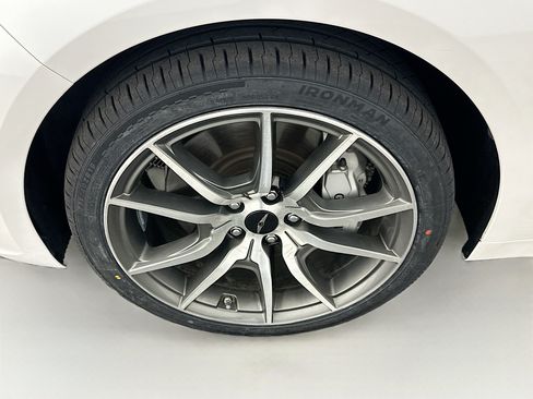 Used 2025 Genesis G70 2.5T AWD/4WD image 11