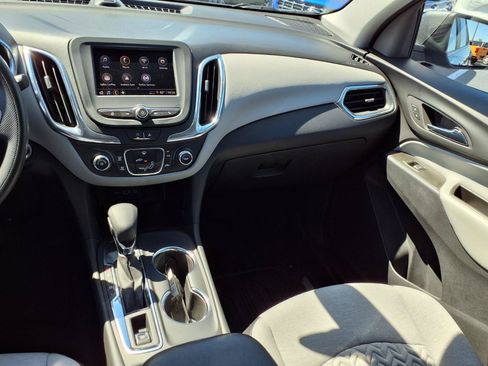 Used 2023 Chevrolet Equinox LS w/ LS Convenience Package FWD image 3