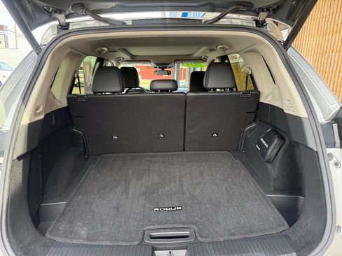 Used 2025 Nissan Rogue SV w/ SV Premium Package FWD image 17