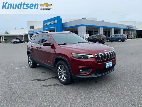 Used 2019 Jeep Cherokee Latitude Plus AWD/4WD image 1
