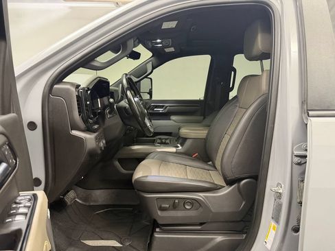 Used 2025 Chevrolet Silverado 2500 ZR2 w/ Technology Package AWD/4WD image 5