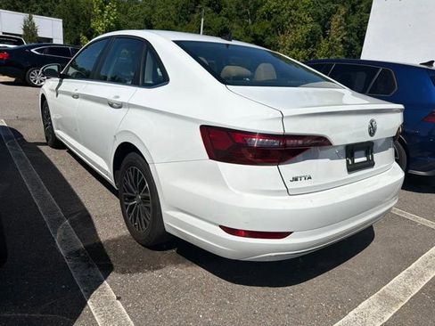 Used 2021 Volkswagen Jetta SE w/ SE Cold Weather Package FWD image 3