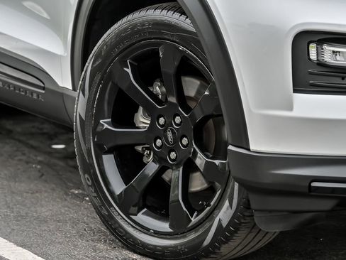 Certified 2023 Ford Explorer ST-Line AWD/4WD image 3
