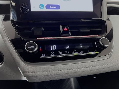 Certified 2025 Toyota Corolla SE FWD image 16