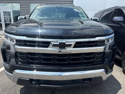 Used 2025 Chevrolet Silverado 1500 LT AWD/4WD image 2