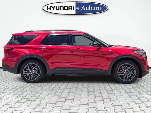 Used 2025 Ford Explorer ST-Line w/ Premium Package RWD image 3