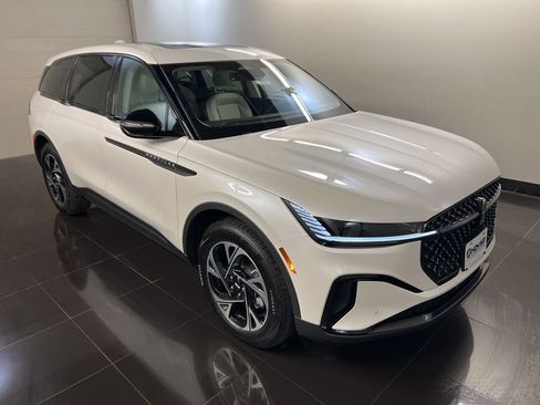 Used 2026 Lincoln Nautilus Premier w/ Equipment Group 102A image 1