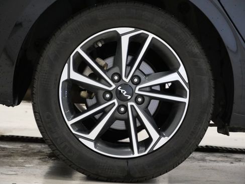 Used 2024 Kia Forte LXS w/ LXS Technology Package FWD image 9