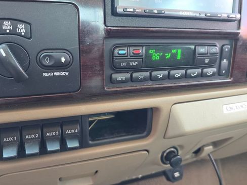 Used 2005 Ford F350 4x4 Crew Cab DRW Super Duty image 19