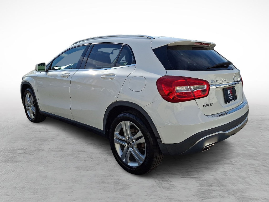Used 2020 Mercedes-Benz GLA 250 4MATIC w/ Premium Package image 4