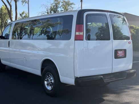 Used 2005 Chevrolet Express 3500 Extended Passenger RWD image 3
