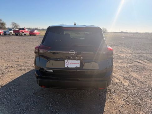 Certified 2025 Nissan Rogue SV image 6