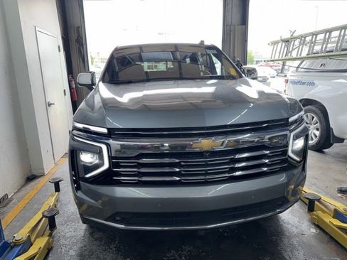 Used 2025 Chevrolet Tahoe Premier AWD/4WD image 3