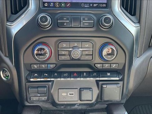 Used 2022 Chevrolet Silverado 1500 LTZ w/ LTZ Premium Package AWD/4WD image 15