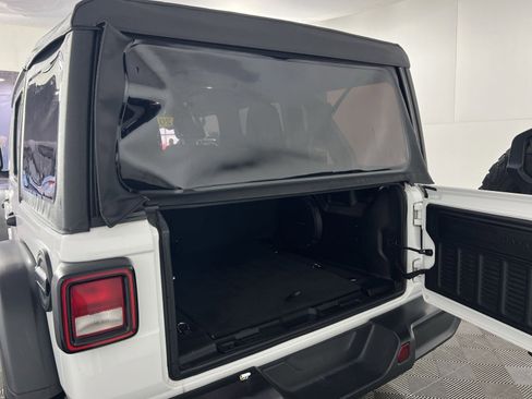 Used 2023 Jeep Wrangler Unlimited Rubicon w/ Cold Weather Group image 26