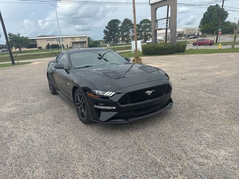 Used 2019 Ford Mustang GT RWD image 2