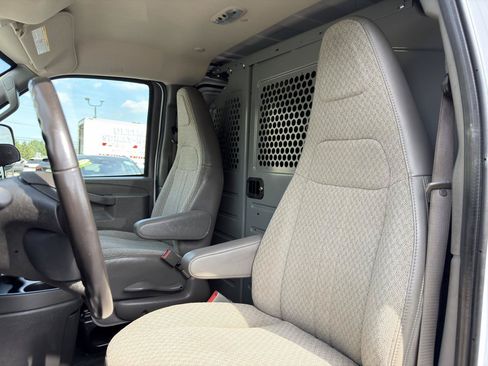 Used 2022 Chevrolet Express 2500 w/ Driver Convenience Package RWD image 11