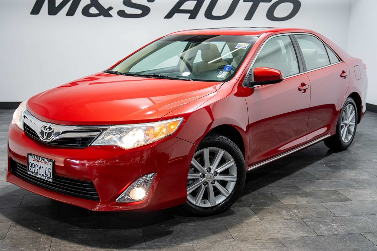 Used 2013 Toyota Camry XLE FWD image 2