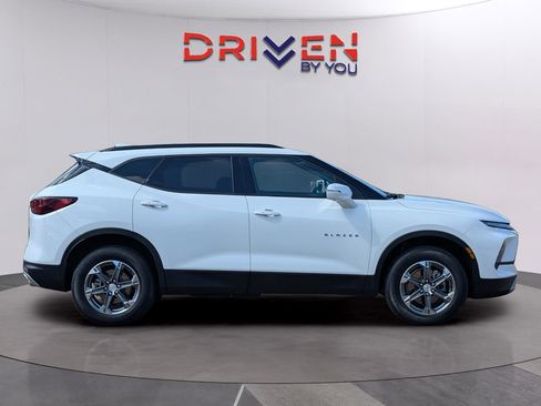 Used 2024 Chevrolet Blazer LT w/ Sound & Technology Package FWD image 6