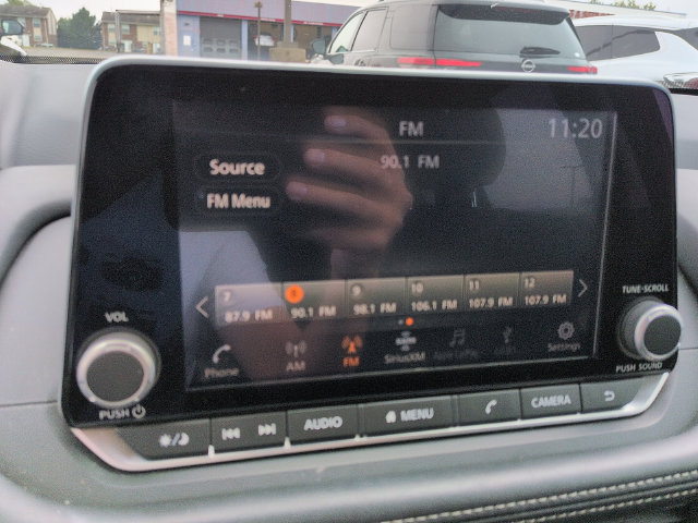 Used 2025 Nissan Rogue S FWD image 19
