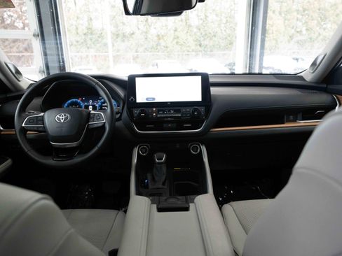 Used 2025 Toyota Grand Highlander Limited image 20