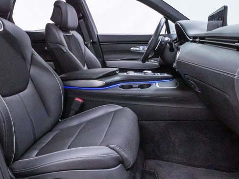 Certified 2025 Genesis GV70 3.5T Sport image 14