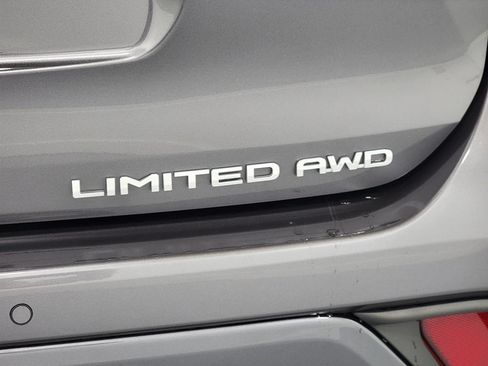Used 2023 Toyota Highlander Limited AWD/4WD image 9