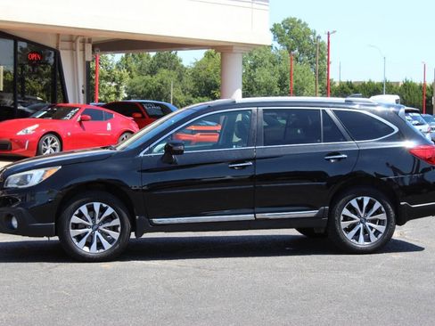 Used 2017 Subaru Outback 3.6R Touring AWD/4WD image 6