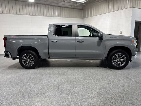 Used 2024 Chevrolet Silverado 1500 LT AWD/4WD image 8