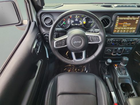 Used 2021 Jeep Wrangler Unlimited Sahara w/ Cold Weather Group AWD/4WD image 9