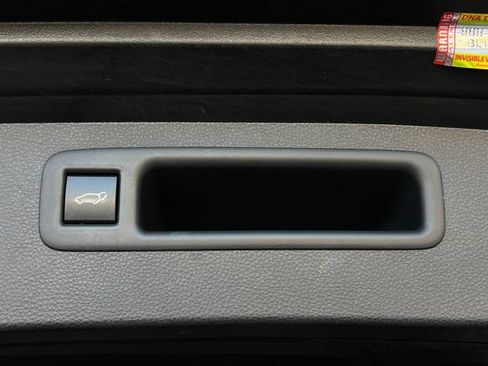 Used 2020 Toyota Highlander XLE FWD image 23