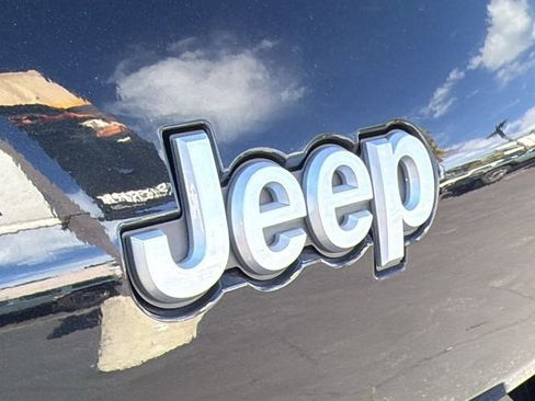 New 2025 Jeep Grand Cherokee L Laredo image 8