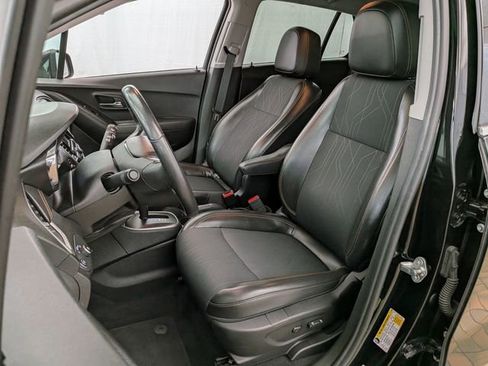 Used 2019 Chevrolet Trax LT w/ LT Convenience Package FWD image 11